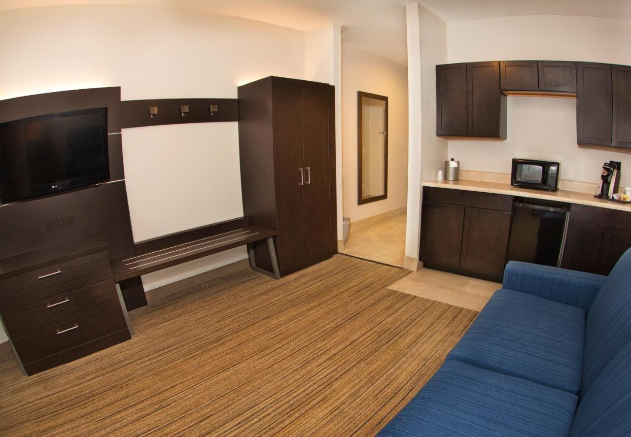 Holiday Inn Express Hotel & Suites Порт Шарлът Екстериор снимка