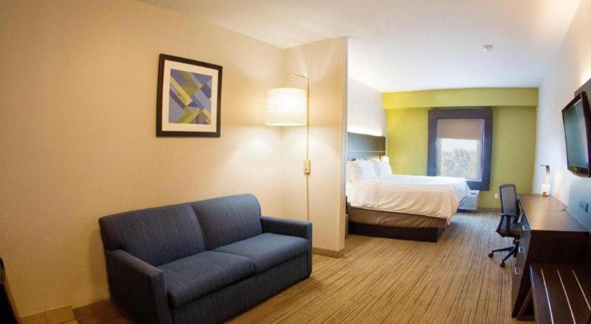 Holiday Inn Express Hotel & Suites Порт Шарлът Екстериор снимка