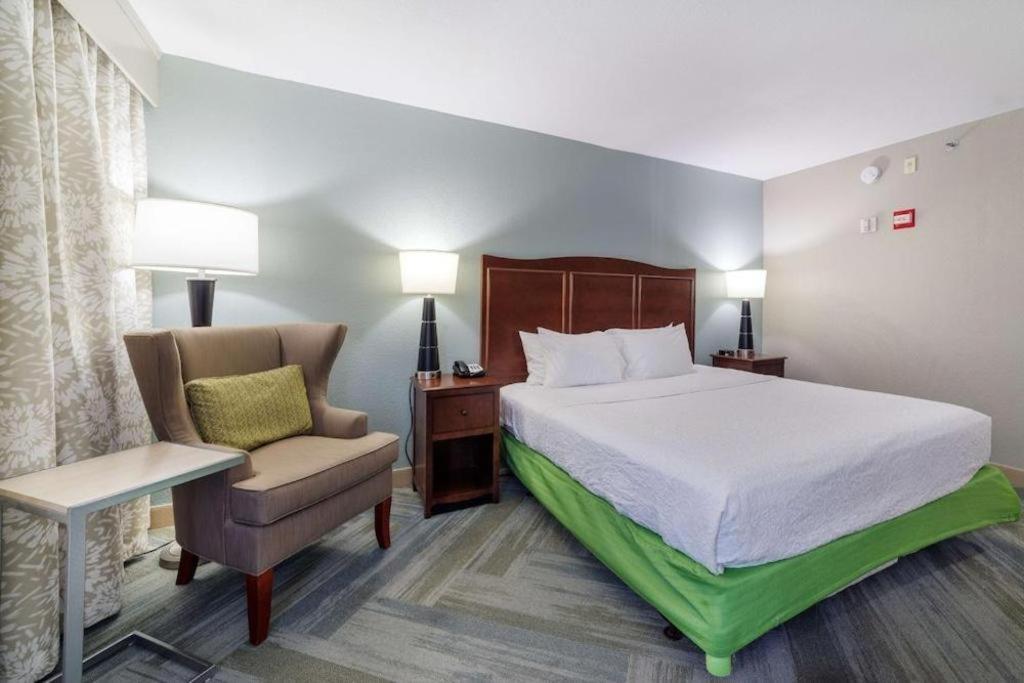 Holiday Inn Express Hotel & Suites Порт Шарлът Екстериор снимка