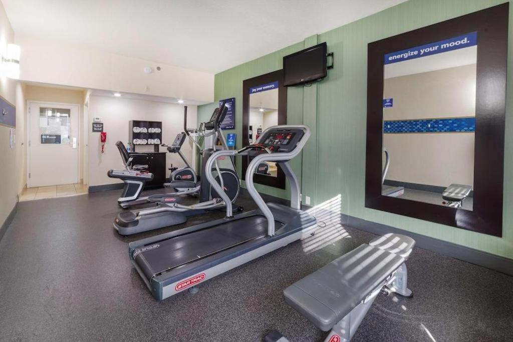 Holiday Inn Express Hotel & Suites Порт Шарлът Екстериор снимка