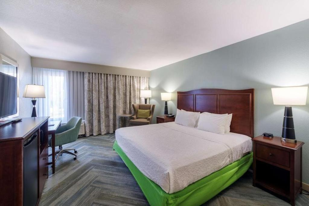 Holiday Inn Express Hotel & Suites Порт Шарлът Екстериор снимка