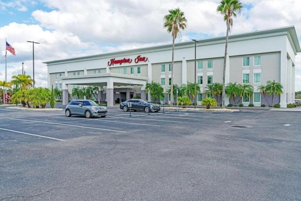 Holiday Inn Express Hotel & Suites Порт Шарлът Екстериор снимка