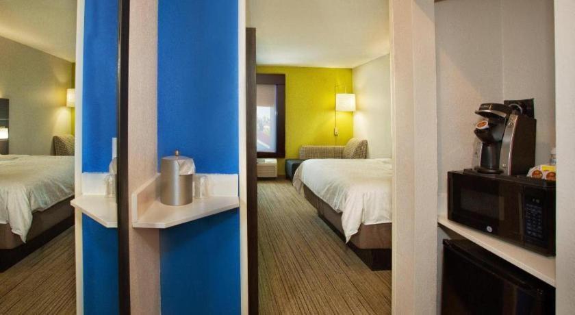 Holiday Inn Express Hotel & Suites Порт Шарлът Екстериор снимка
