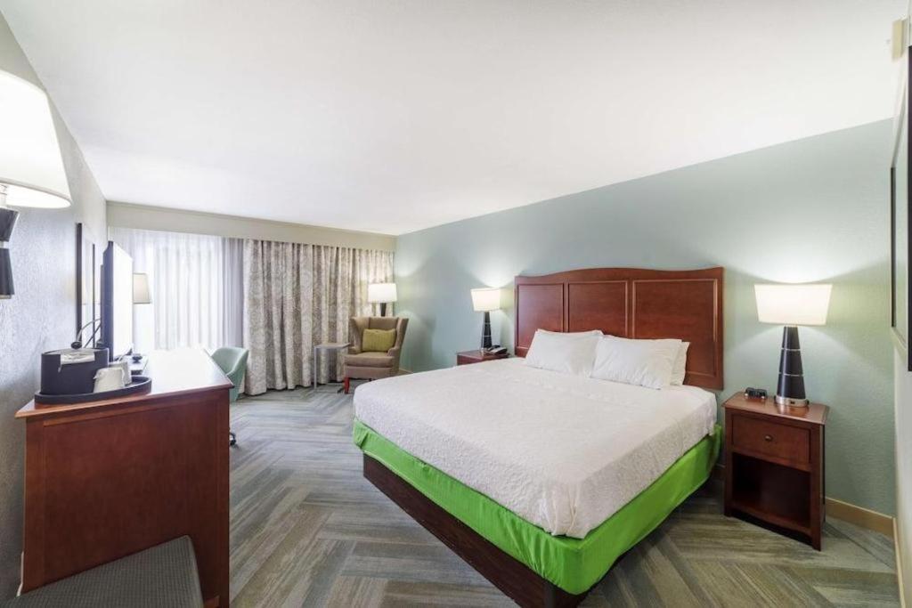 Holiday Inn Express Hotel & Suites Порт Шарлът Екстериор снимка