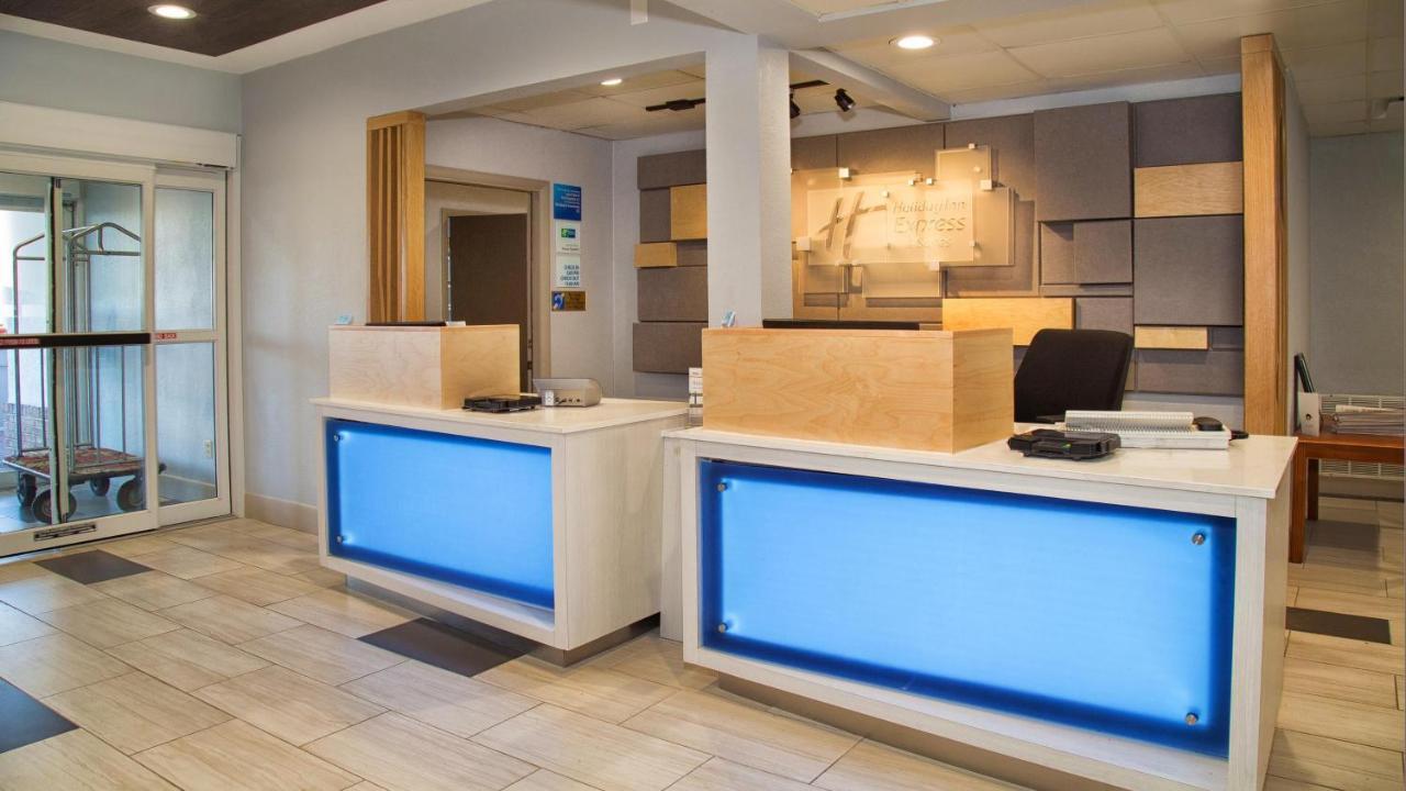 Holiday Inn Express Hotel & Suites Порт Шарлът Екстериор снимка
