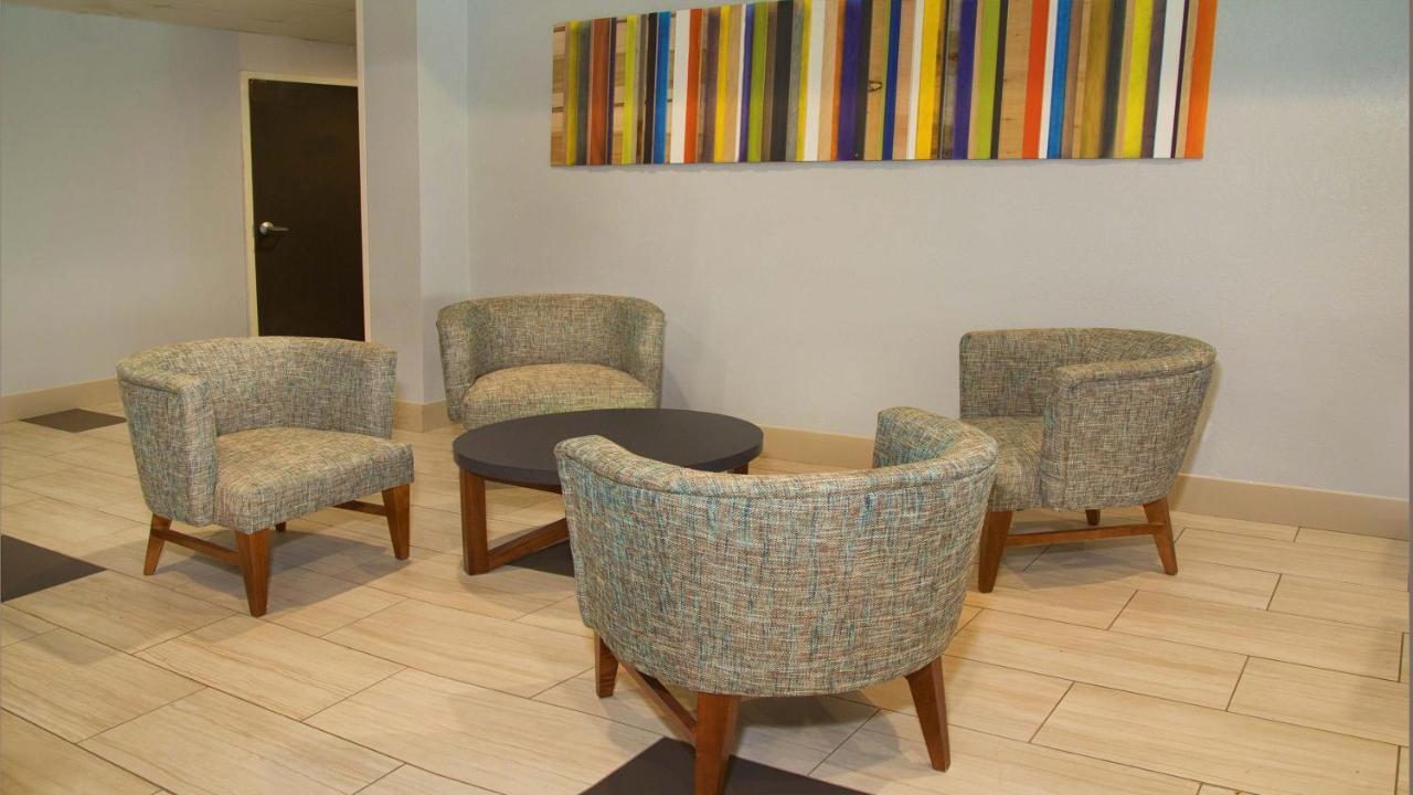 Holiday Inn Express Hotel & Suites Порт Шарлът Екстериор снимка