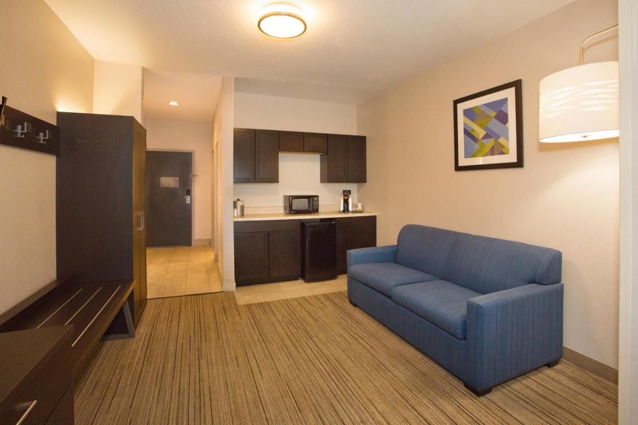 Holiday Inn Express Hotel & Suites Порт Шарлът Екстериор снимка